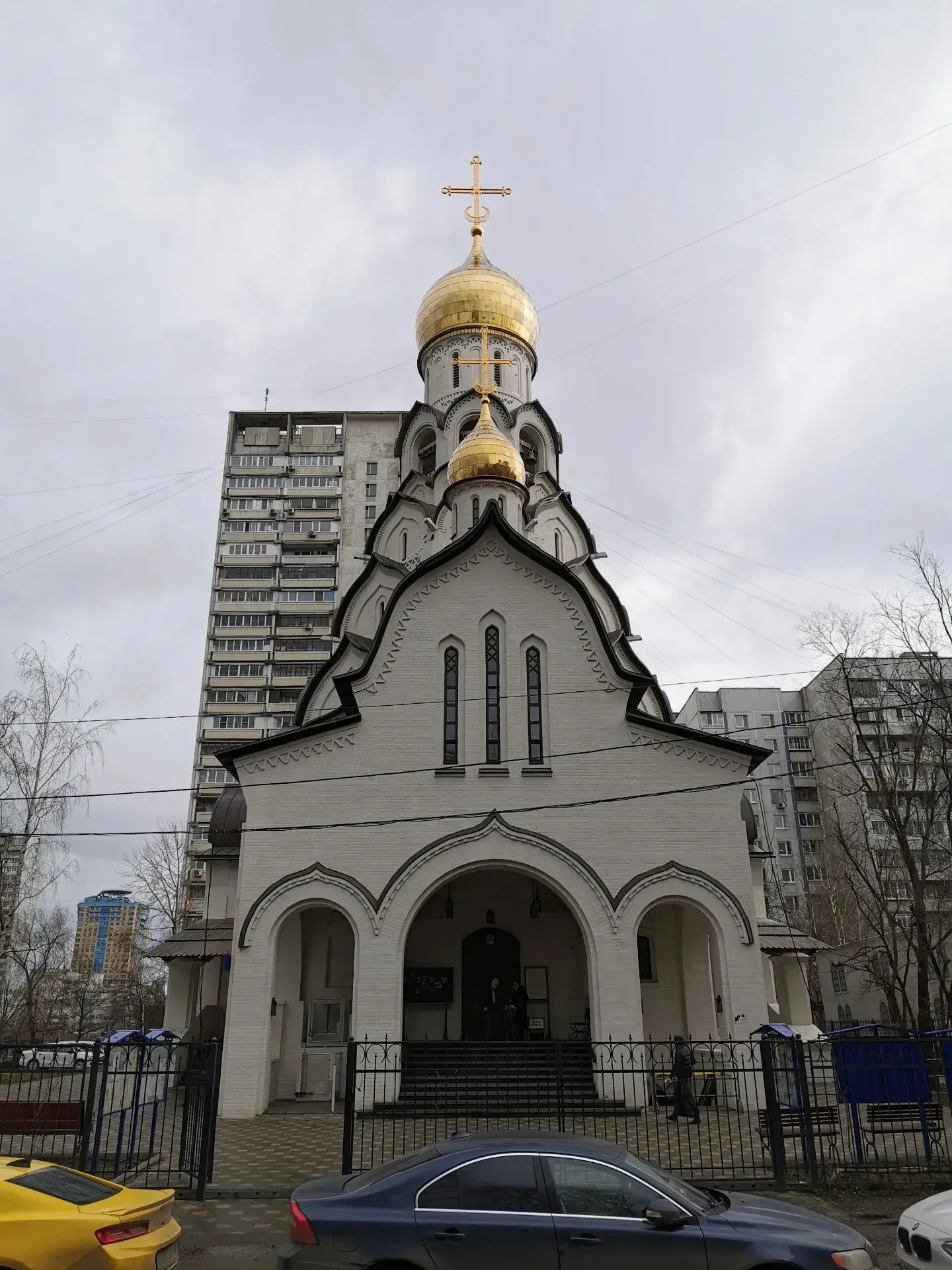 В трапезную при храме Новомучеников и Исповедников Российских 
в Строгино г. Москва 
требуется СОТРУ