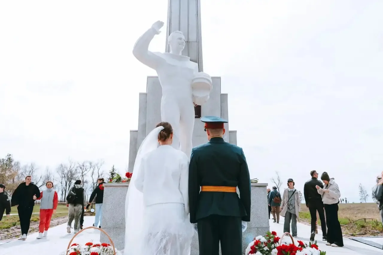 «Космическая любовь»: сегодня в Парке покорителей космоса прошла церемония бракосочетания курсанта С