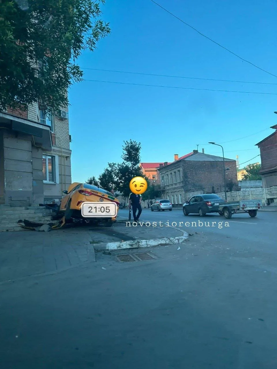 Таксист влетел в дом на Максима Горького.

Подписаться на нас