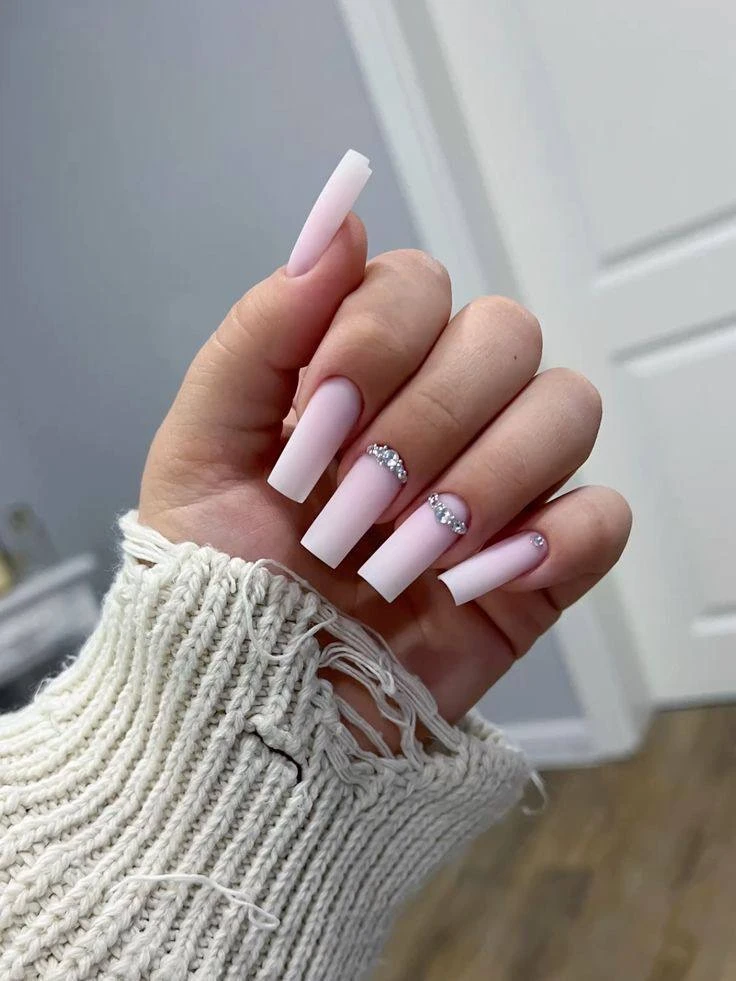 Самоучка делала сама себе, оцените? 

Нравится маникюр?
Да-❤️               Нет-🔥