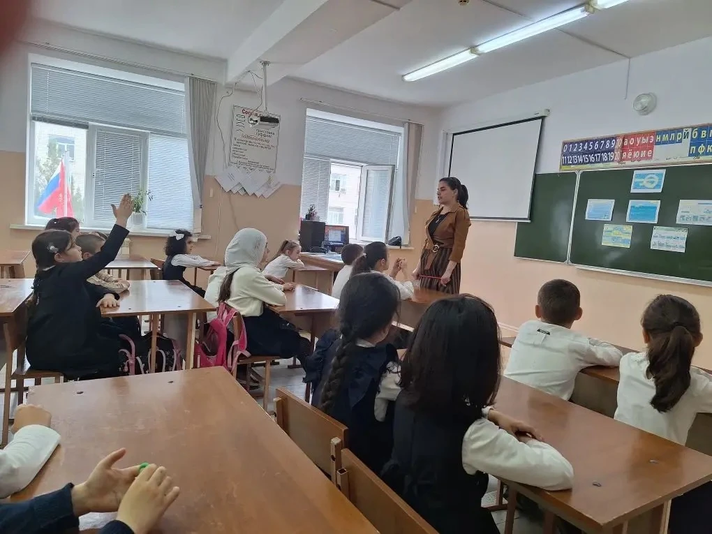В рамках профилактических мероприятий по безопасности на водоёмах в начальных классах прошёл важный 