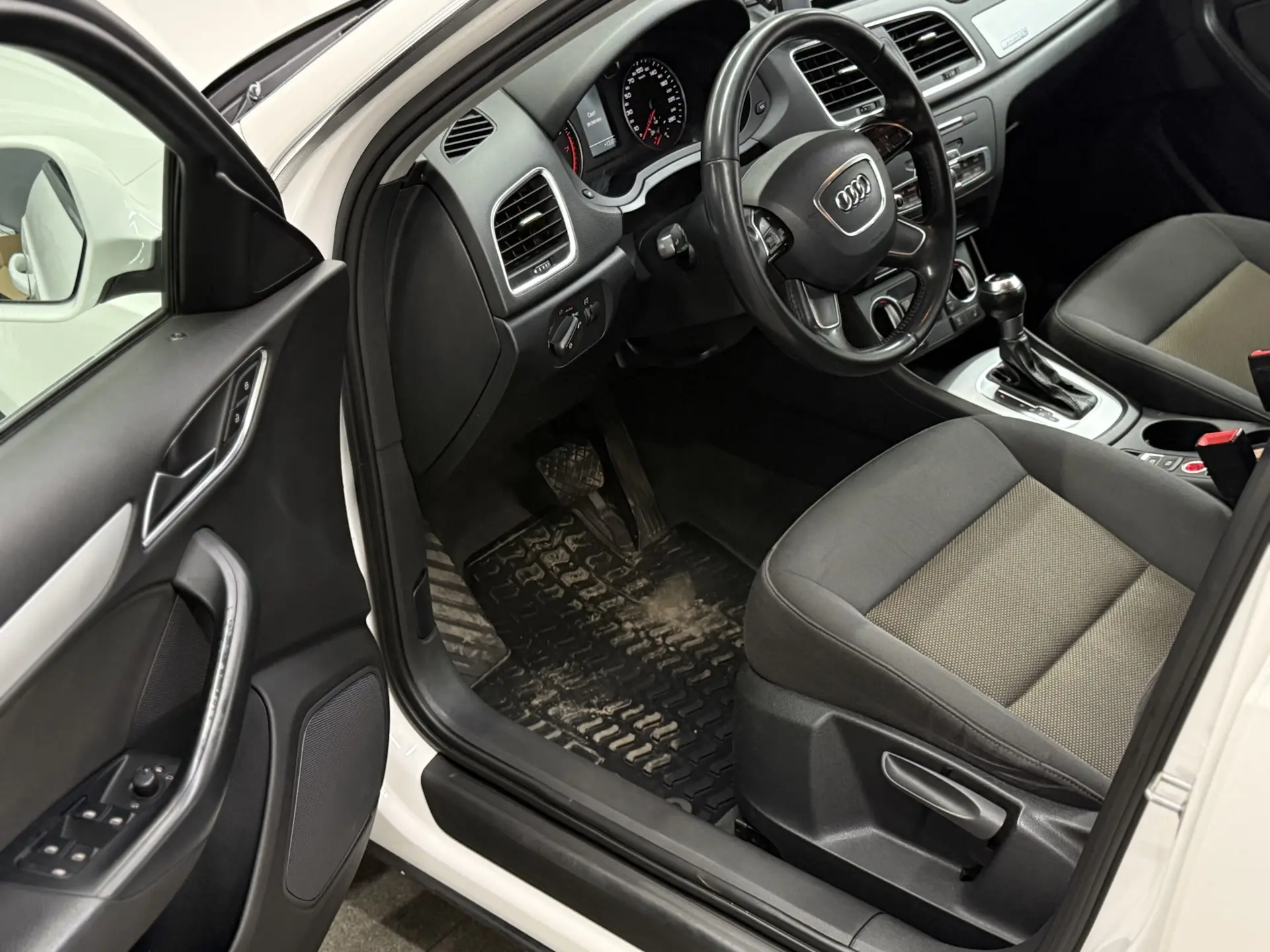 ‼️В ПРОДАЖЕ‼️  Audi Q3 Год 2015 Мотор 2.0 бензин ⛽️  На 180 лошадок🐎 Полный привод 🔥 2 владельца  1 