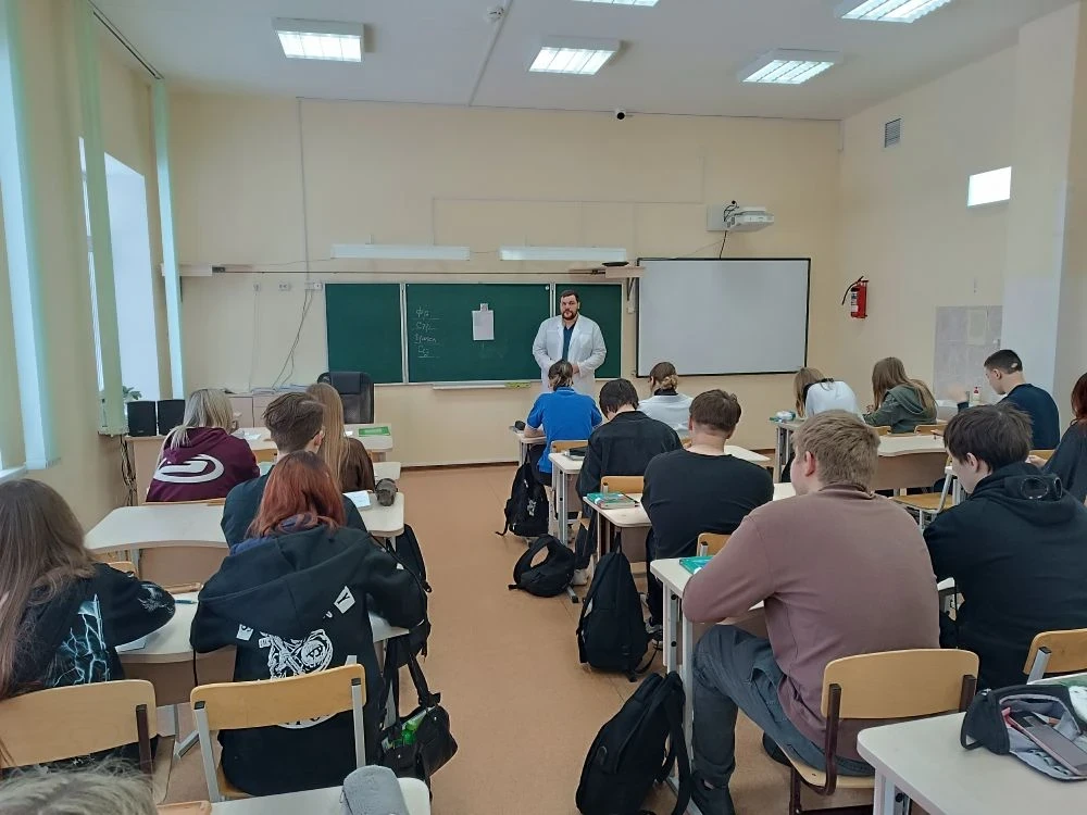 🧬11-го марта для наших старшеклассников состоялась встреча с врачом-инфекционистом ГБУЗ НСО "НРБ № 2