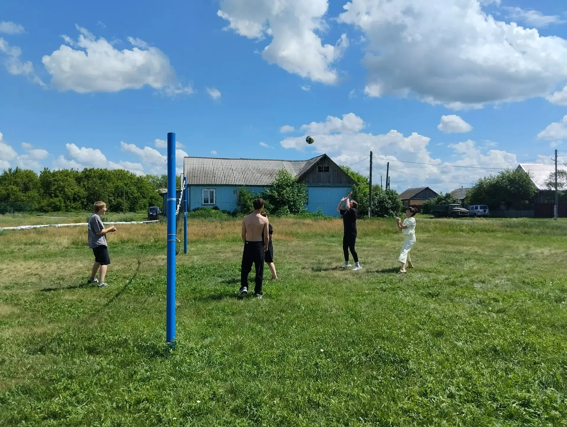 ☀️ Солнце, воздух и игра!

Наш лагерь дневного 
пребывания никогда не сидит на месте. Дни проходят с