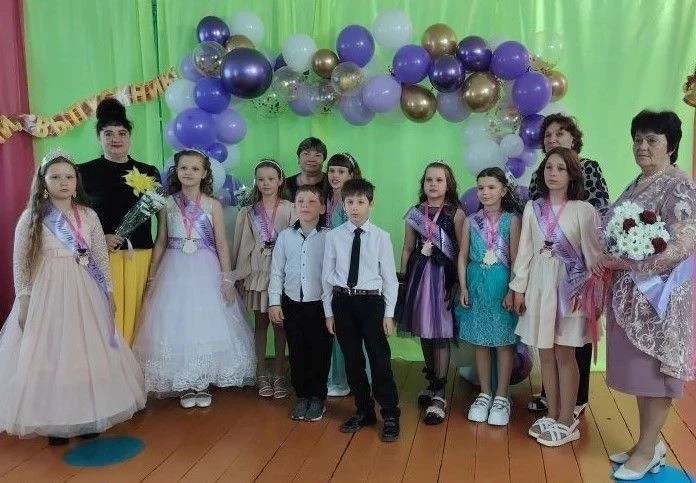 Вот и прозвенел последний звонок для выпускников 4 класса! Прошёл трогательный и тёплый...