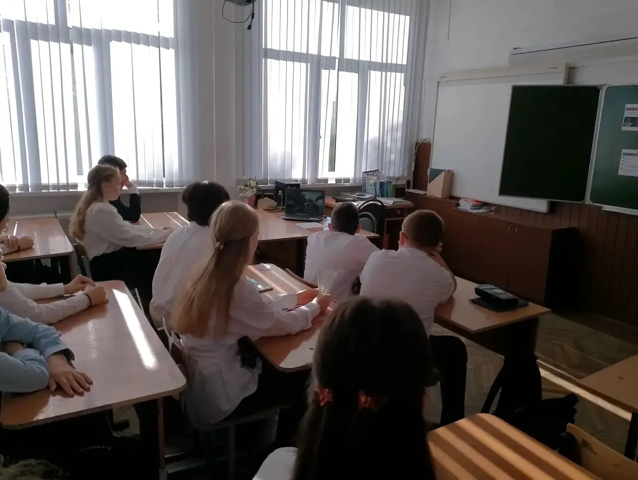 В 8А прошёл классный час, посвящённый Николаю Ивановичу Путилову ⚙️