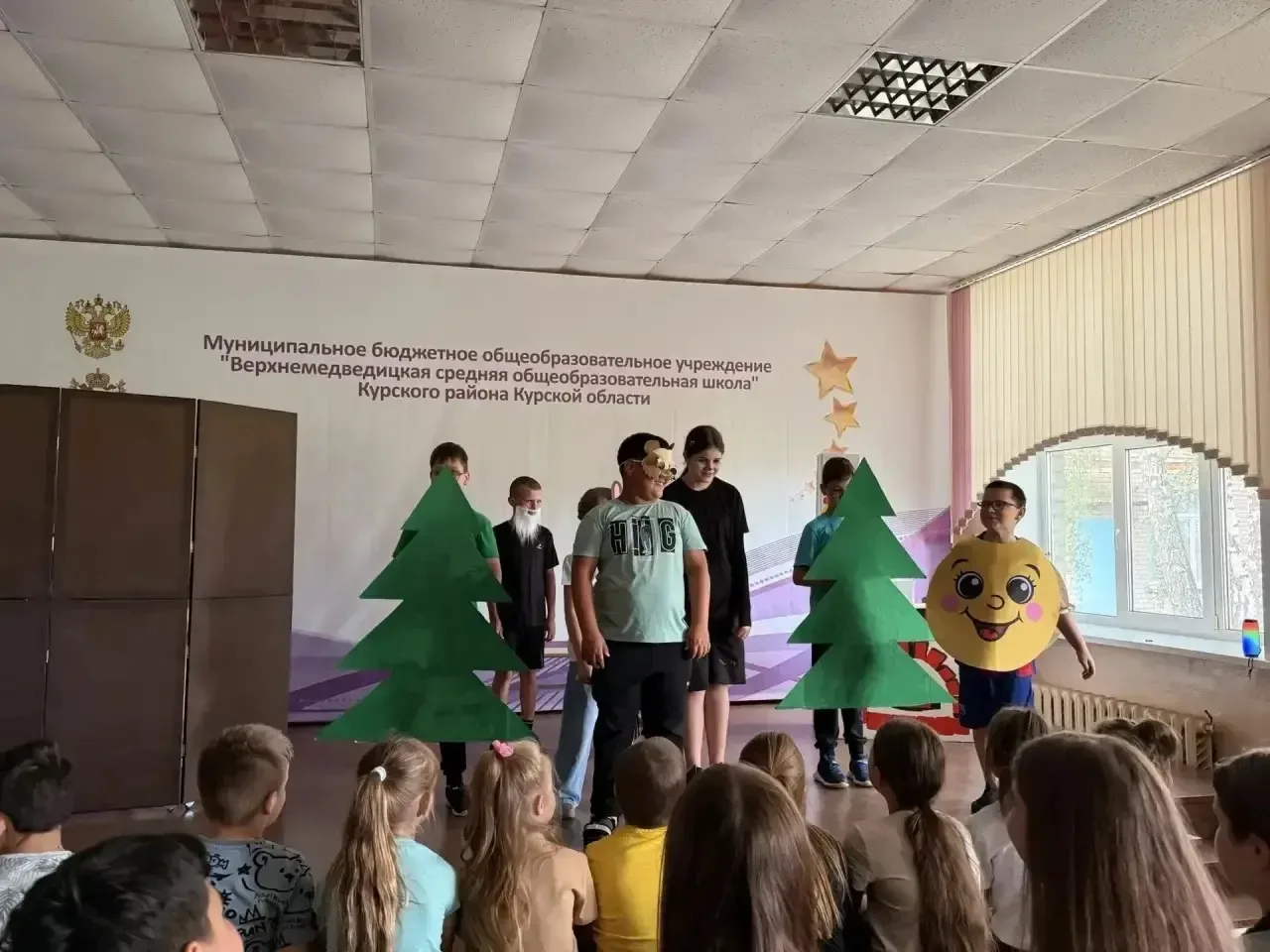 "Я Колобок, Колобок!"

В летнем лагере Верхнемедведицкой СОШ прошел День Колобка. На сцене ожили люб