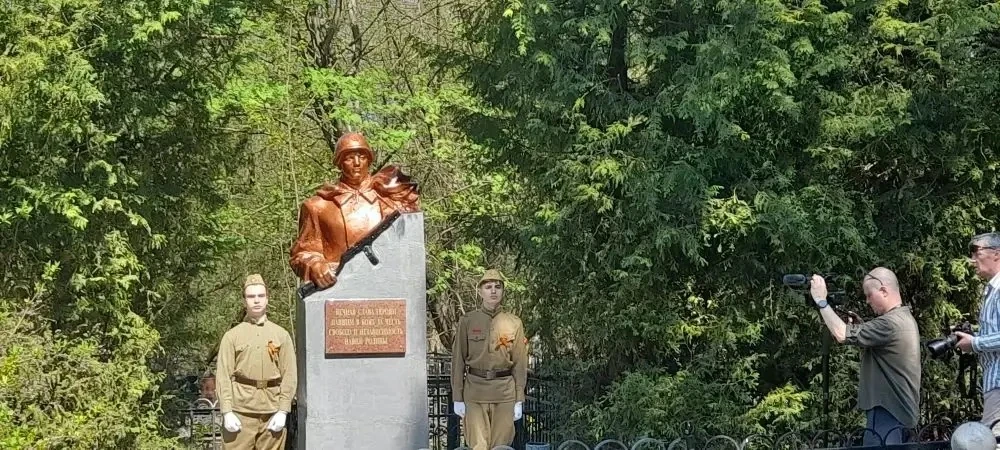 7 мая  ВПК "Молодая Гвардия" принял участие в церемонии открытия табличек с новыми именами павших по