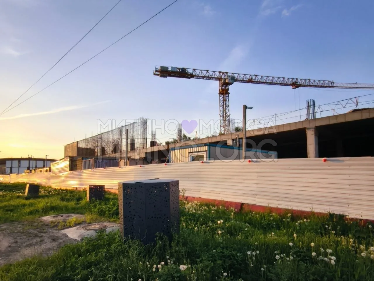 🏗Строительство нового ТЦ напротив станции метро «Пятницкое шоссе» на закате дня  🏁 I квартал 2027 📍П