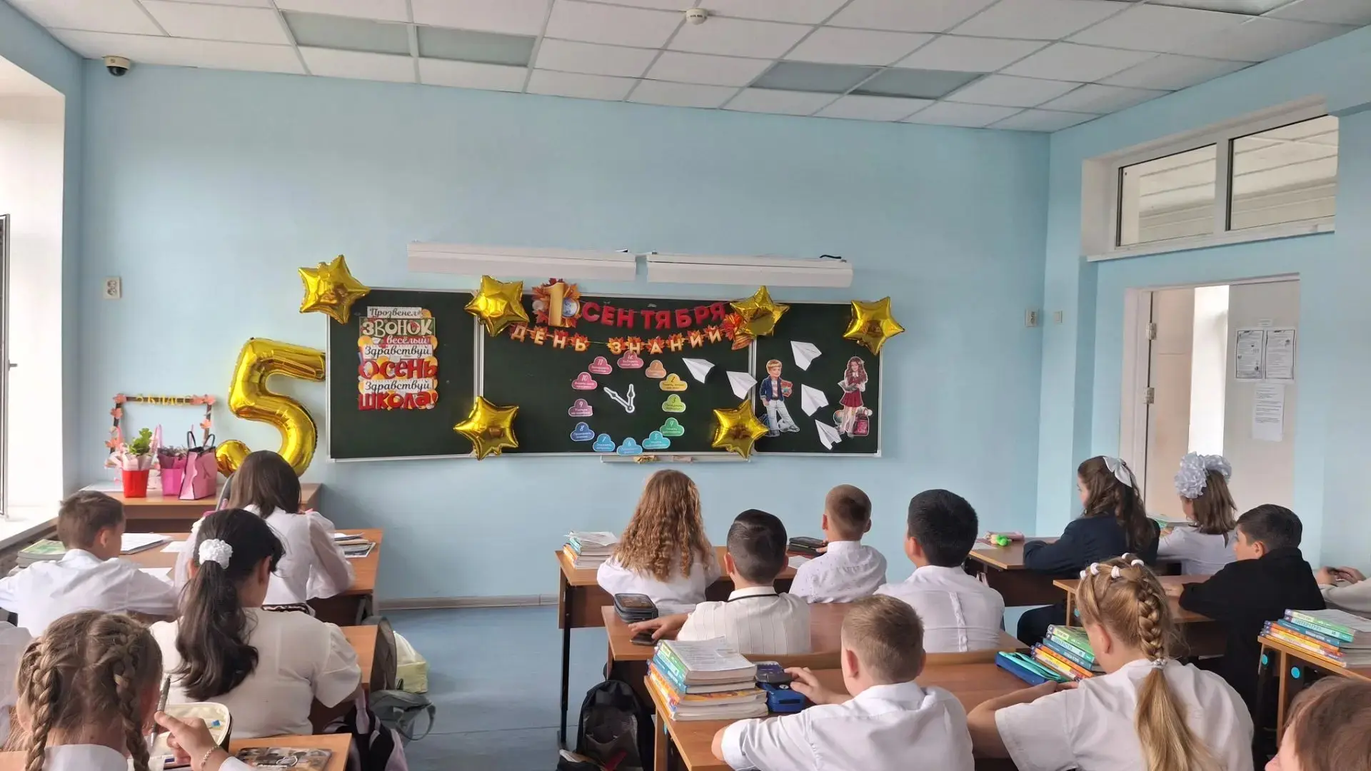 🇷🇺В нашей школе прошёл первый в этом учебном году урок из цикла «Разговоры о важном» ...