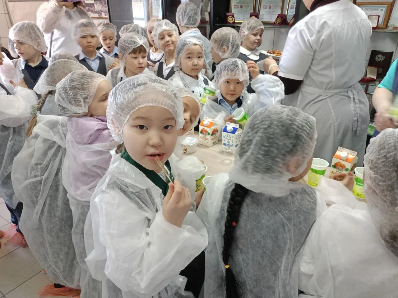 Из чего делают сыр? 🧀Наши первоклассники узнали ответ на заводе! 🧀Сегодня, 23 марта, ученики 1 «А» к