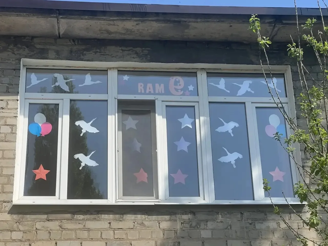 Окна Победы» — это народный проект памяти. Участники украшают окна своих домов, школ, д...