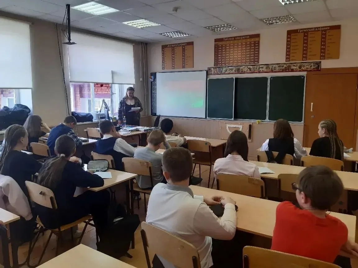 Для учеников 6 «А» класса экскурсовод Елизавета Сергеевна Воробей подготовила настоящее...