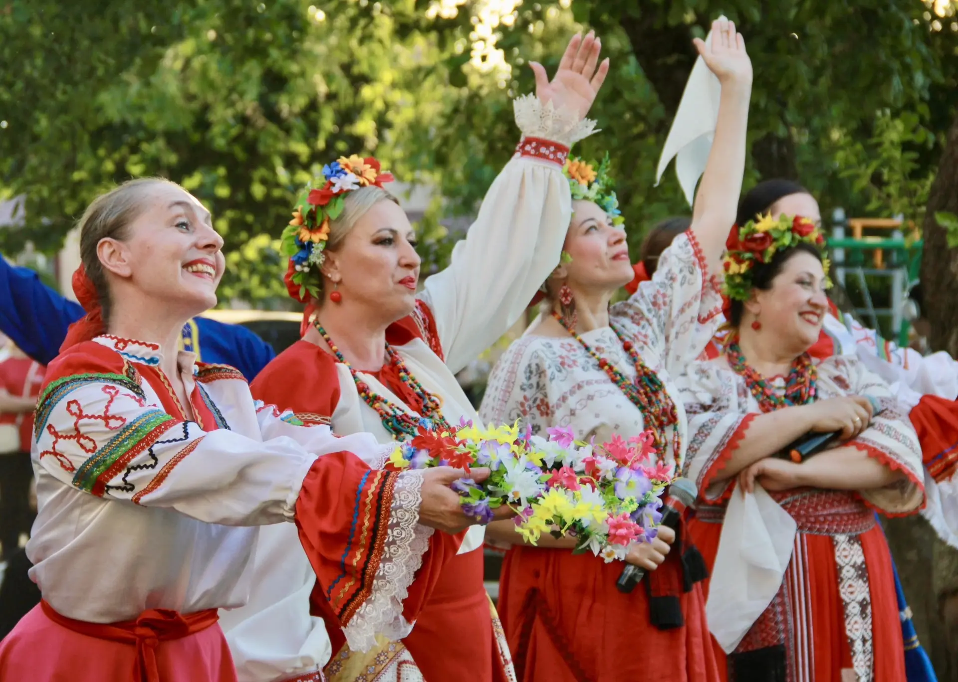 🎶 Ансамбль «Славица» поздравил орловчан с Днём России 

🇷🇺 В честь Дня России в Орле прошел яркий