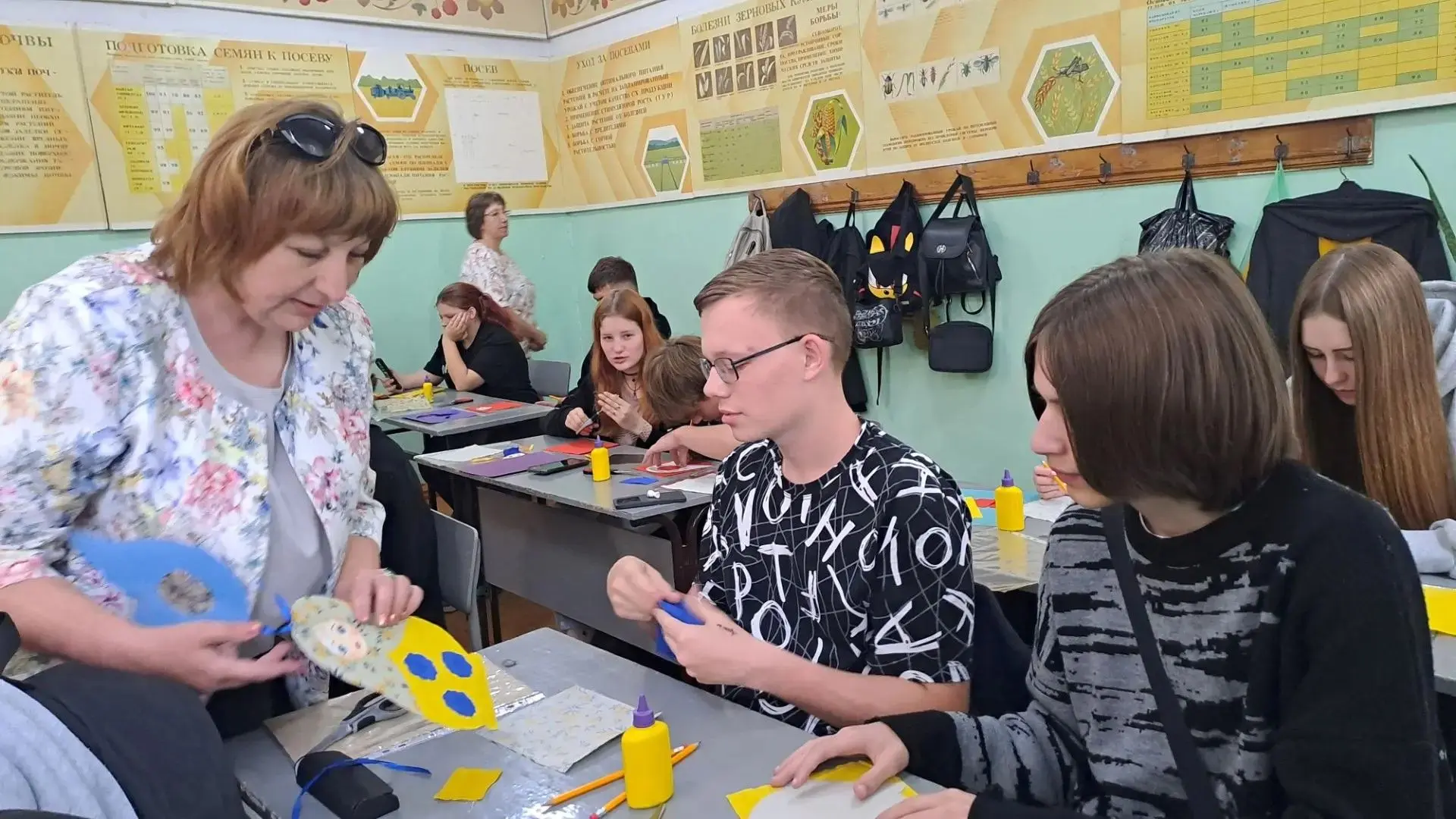 🪆Матрёшка — символ земли русской 

📌В рамках программы Пушкинская карта сотрудники Калининского  и