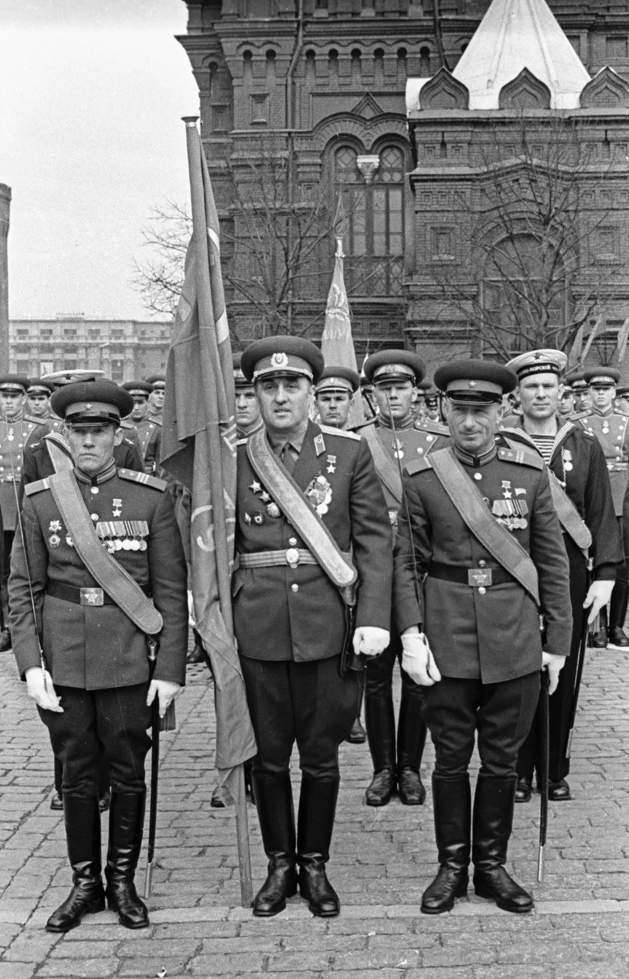 20 июня 1945 года небо над Берлином было ясным - день выдался погожим.

На берлинском аэродроме «Тем