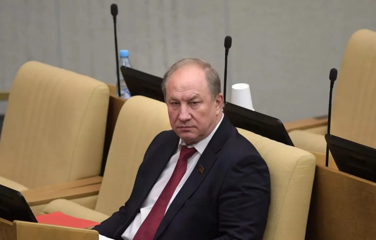 Рашкин назвал «провокационной информацией» публикацию «Ведомостей» о том, что КПРФ не с...