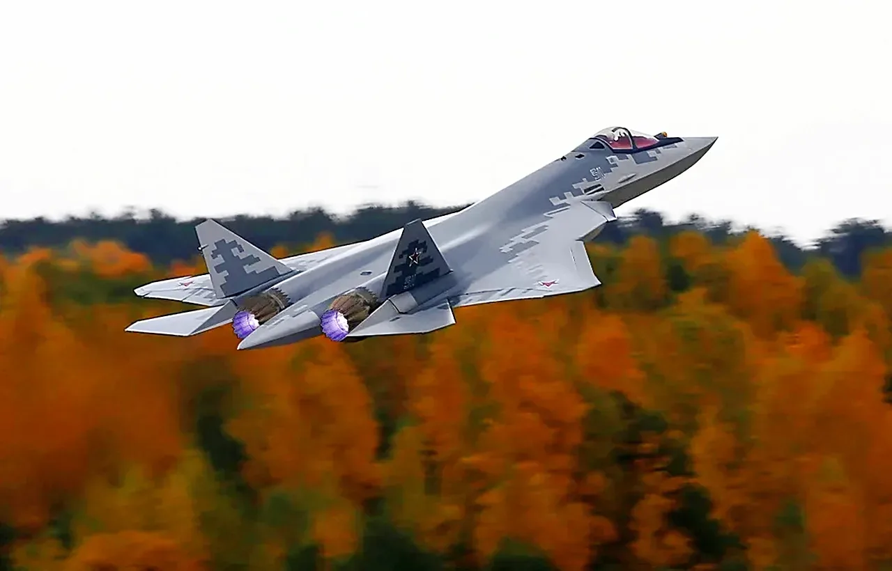 Истребитель Су-57 с опытными турбореактивными двигателями "Тип 30" с большей тягой, мен...