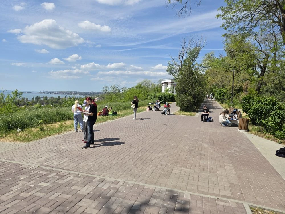 🎨 35 юных начинающих художников "Детской школы искусств 3" города Мариуполя приняли уч...