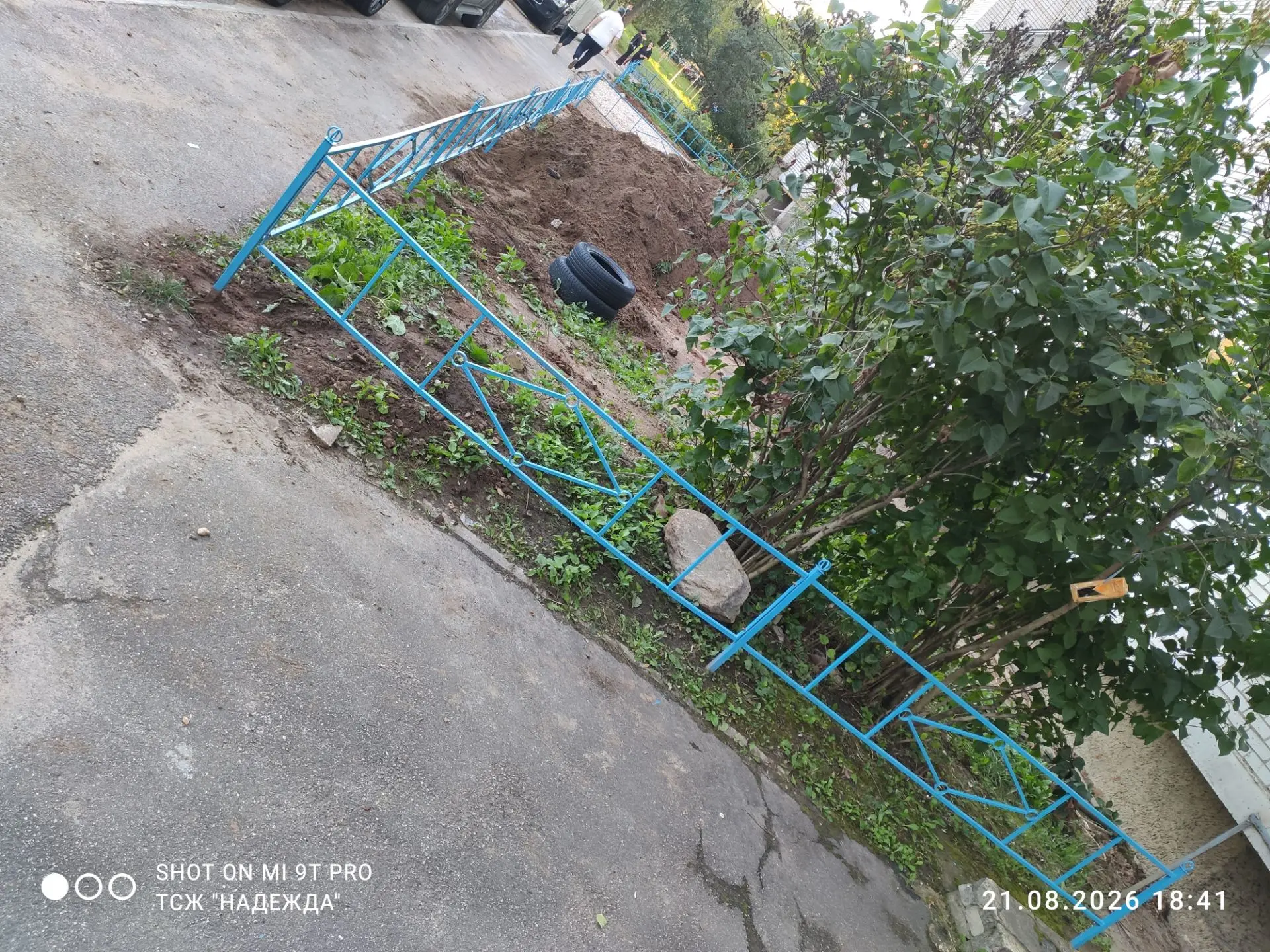 Вернули ограждения обратно...