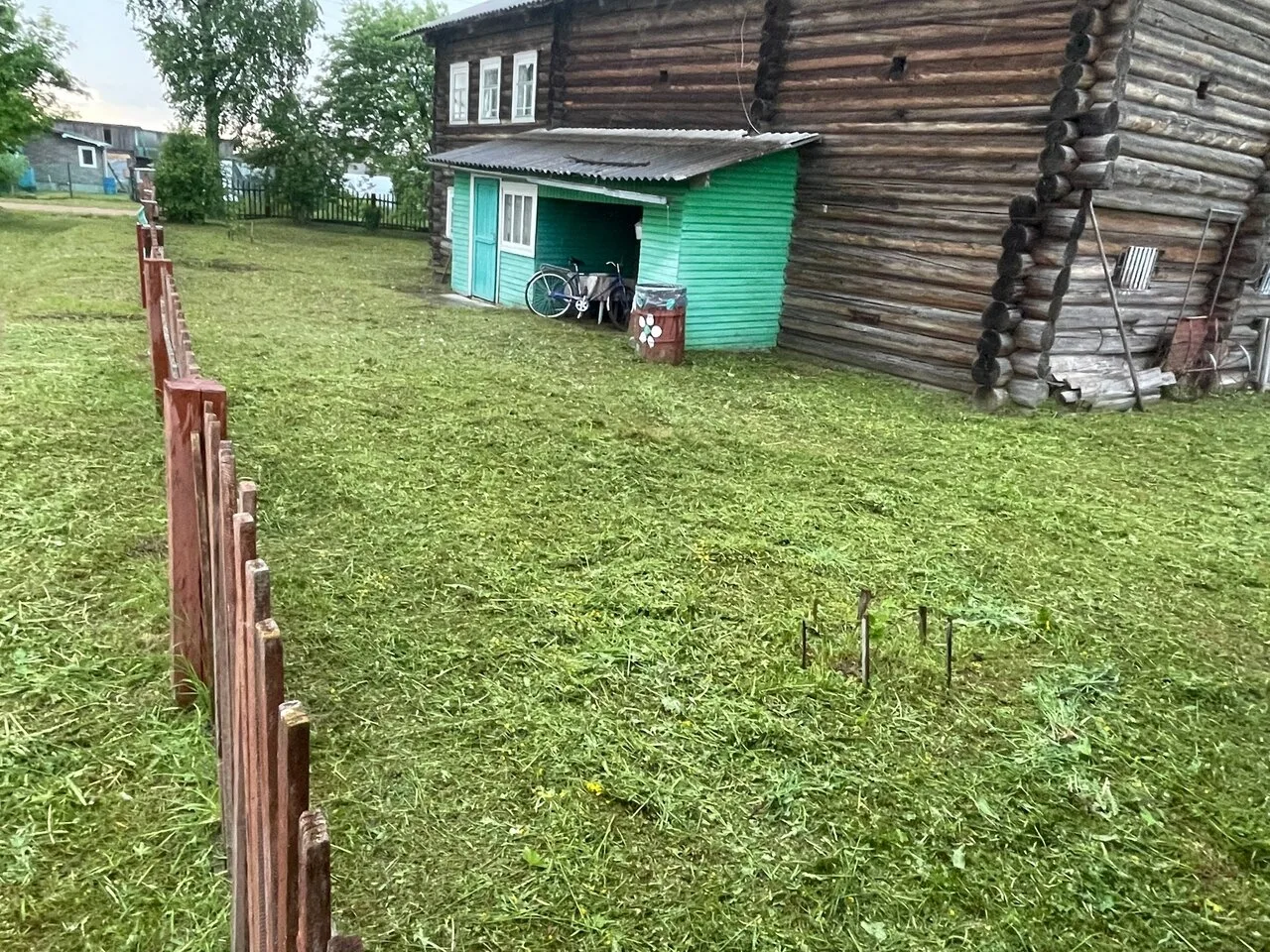 🌿⚡ Обновили природу в деревнях Марьина и Ваймуша!