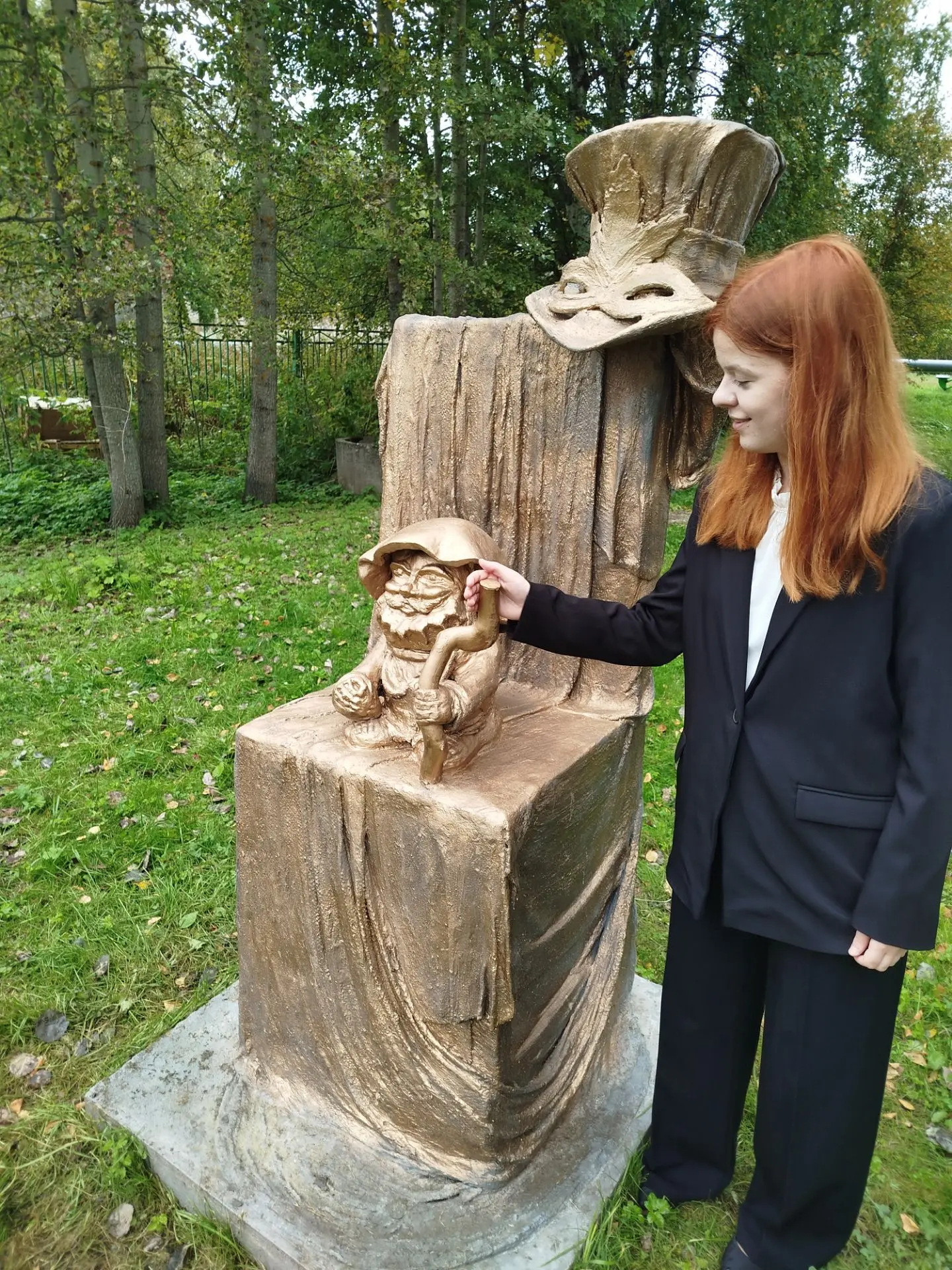 Говорят, у каждого старинного города есть свой хранитель — незримый дух места, который ...