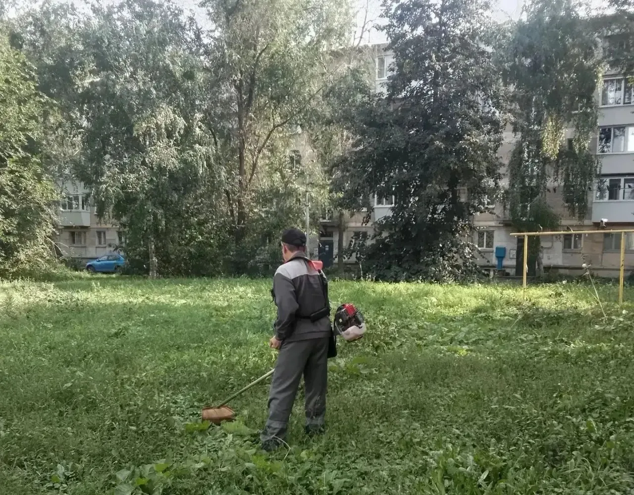 🧹Покос травы на придомовой территории по адресу:
