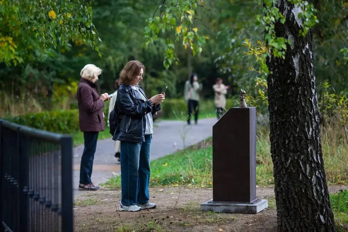 ✨ В парке «Покровское-Стрешнево» появились семь фигурок в кокошниках
