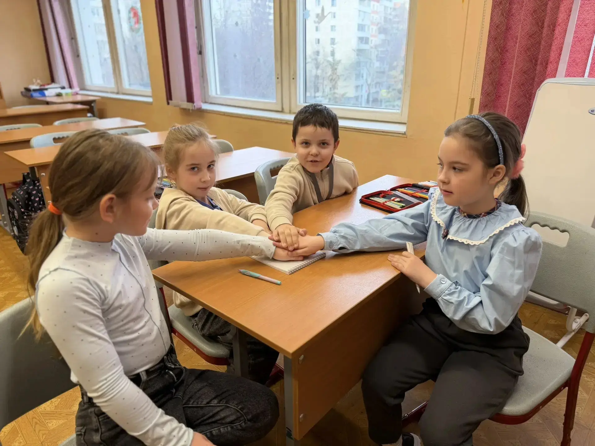 🌿 Зелёный квиз: каникулы с пользой! 🌿  Ученики 1 «А», 1 «Б» и 1 «В» классов собрались вместе на кани