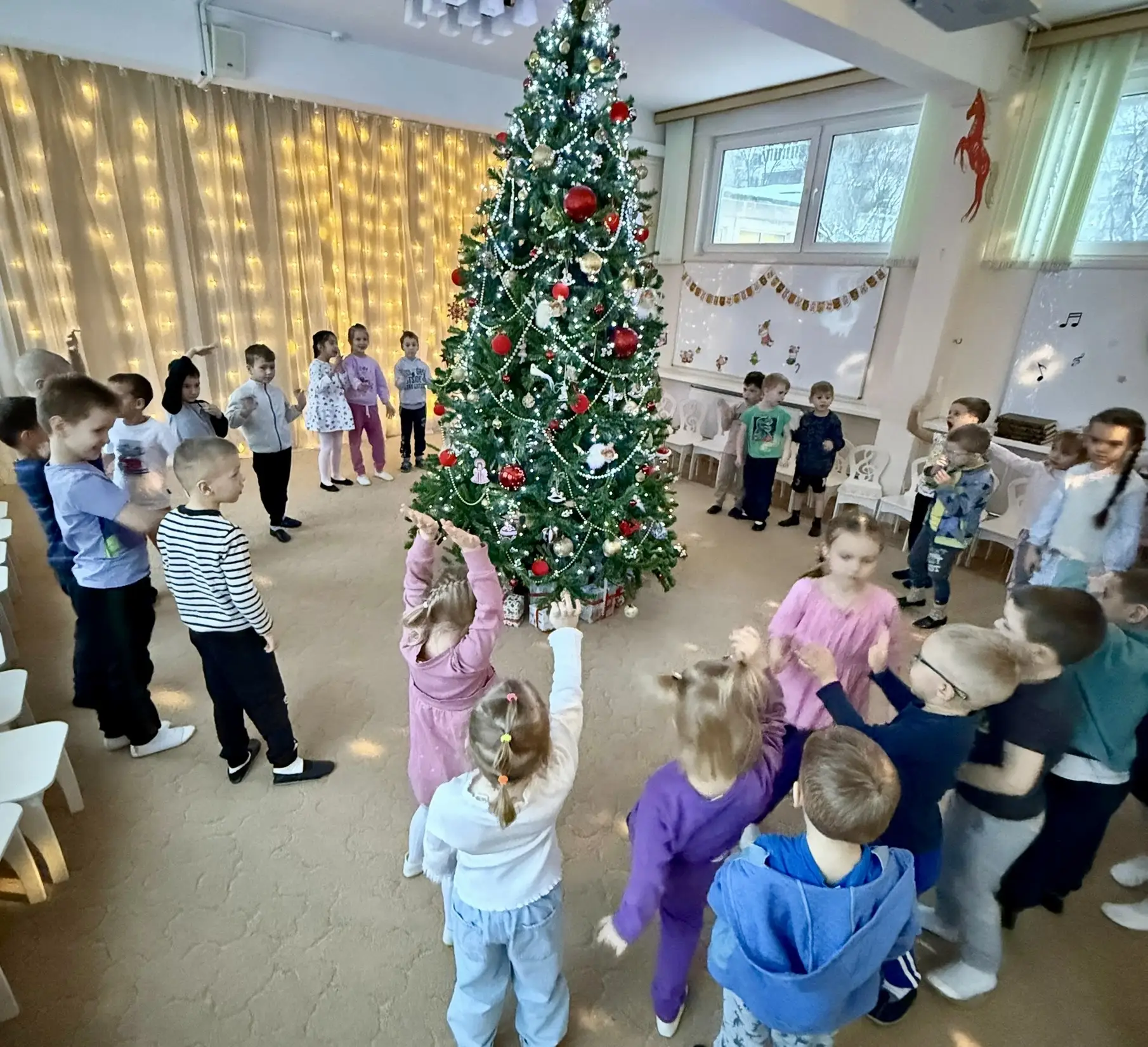 В нашем саду прошло уже традиционное мероприятие- Прощание с елочкой🎄