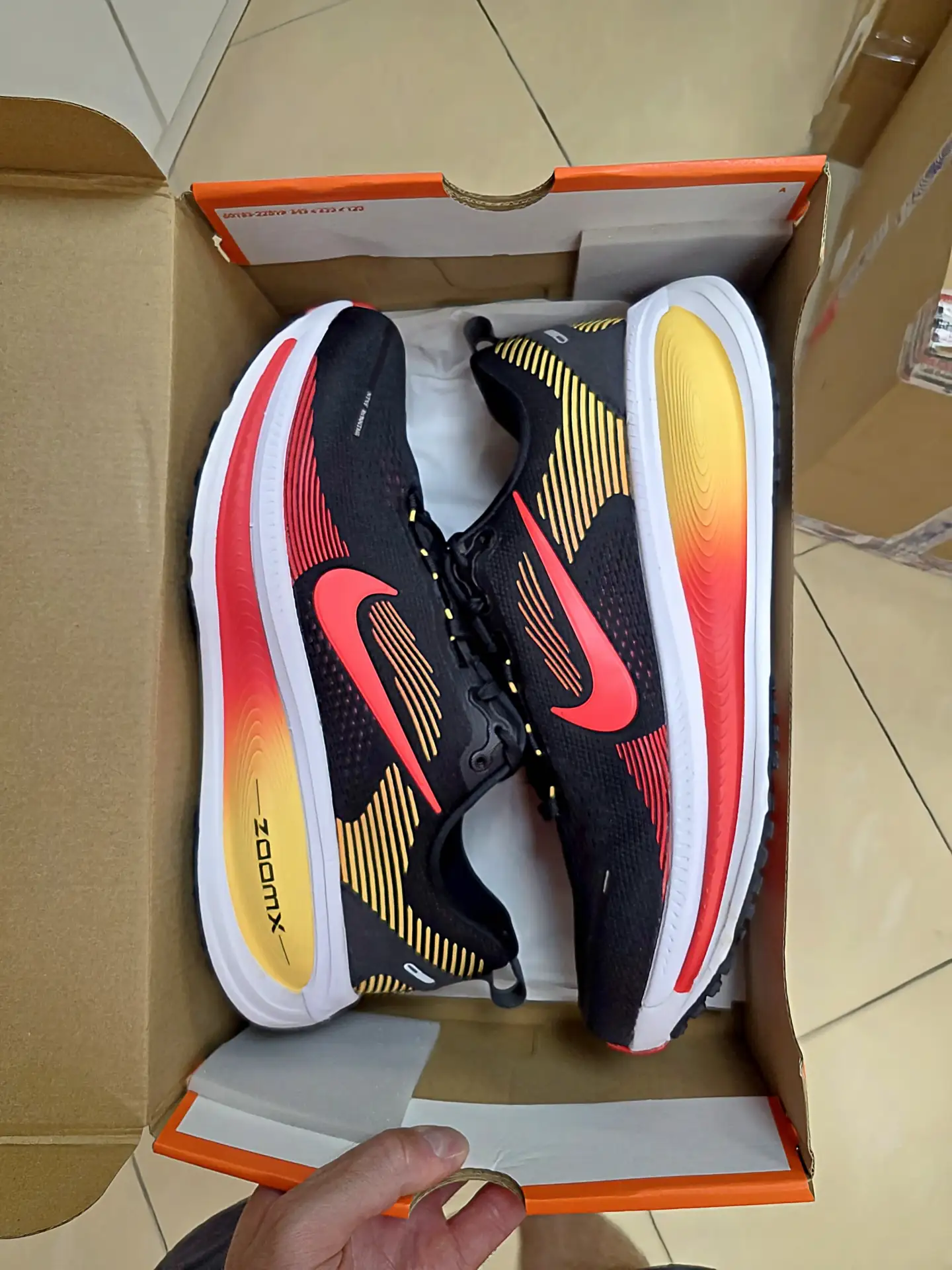 Nike Vomero 18
В наличии 25/28/28,5/29 см
Остальные размеры под заказ 
Для заказа обращаться 
[конта