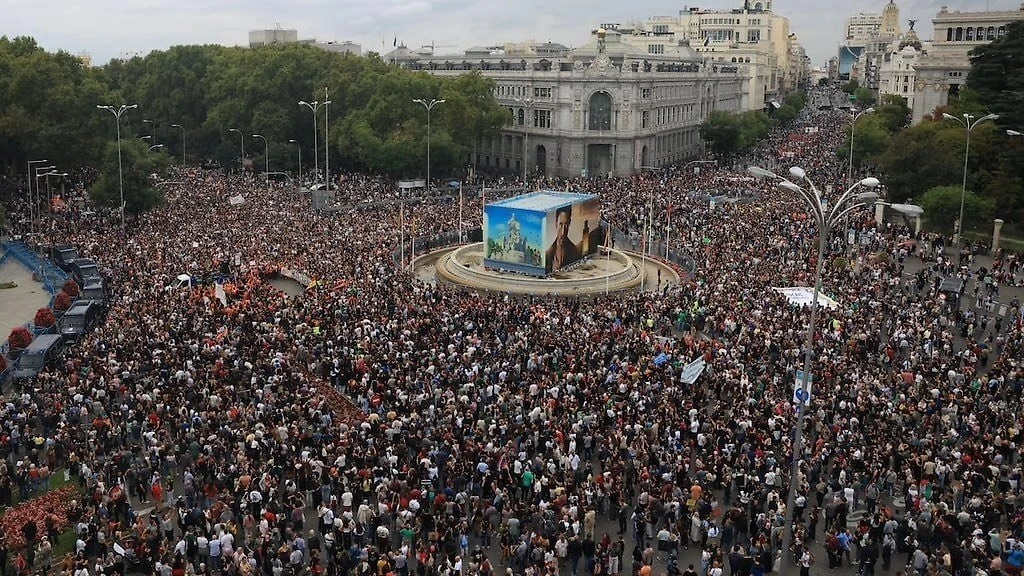 В Мадриде протесты против жилищного кризиса — полиция разгоняет дубинками.