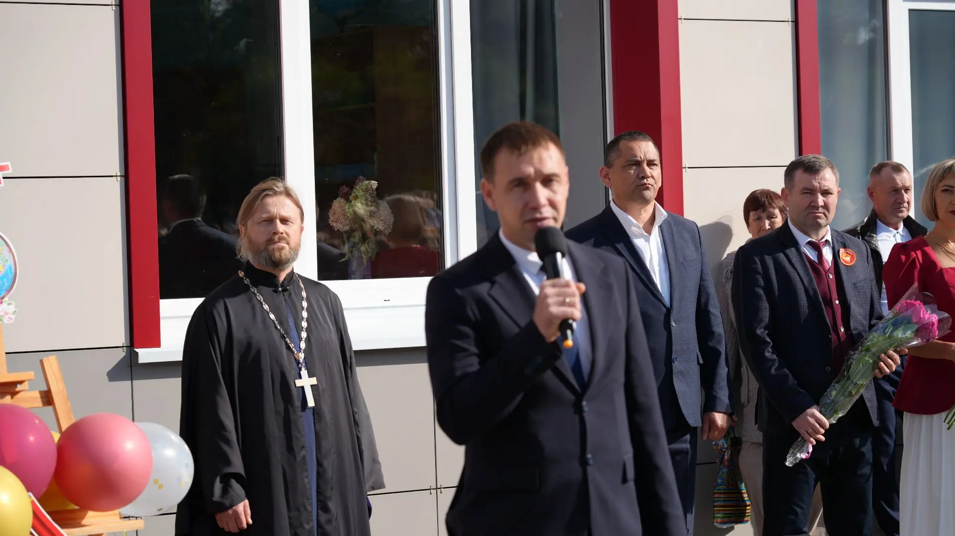 С Днем знаний, Красноармейский округ! В школах дан старт новому учебному году