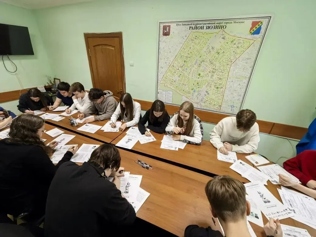 🇷🇺📖 Память, которая объединяет поколения  Ученики 8 «Д» класса Балаклавского корпуса приняли участие