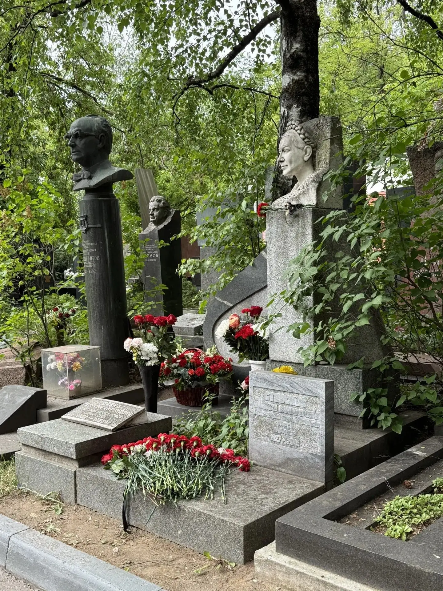 Вчера, 3 июня, в день рождения создателя ансамбля "Березка" – Надежды Сергеевны Надежди...