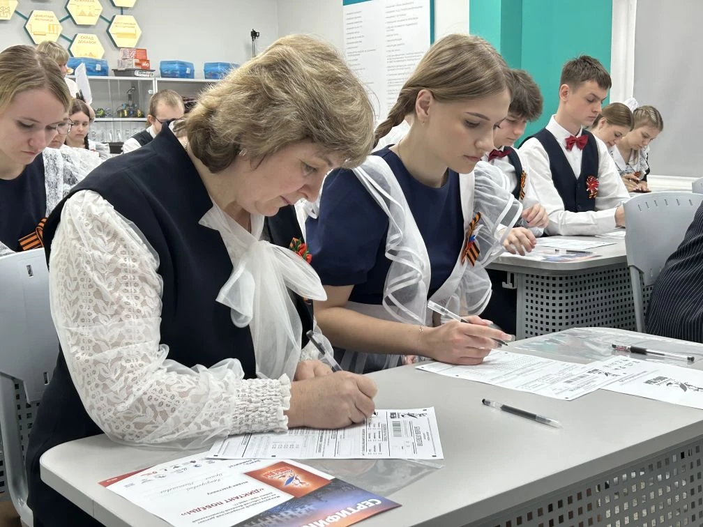 Сегодня в стенах нашей школы прошла масштабная патриотическая акция — «Диктант Победы – 2026». Это с