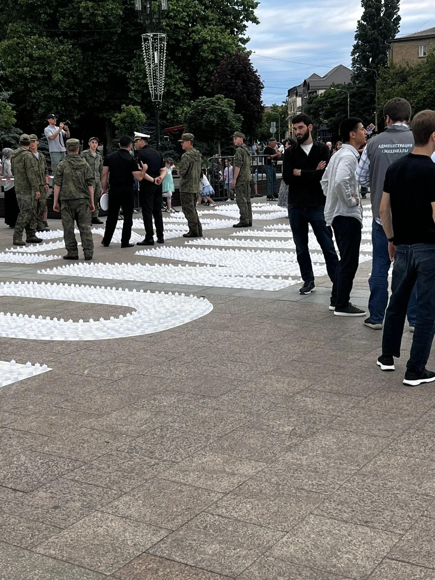 Коллектив МБДОУ №62 посетил центральную площадь города Махачкалы . 

22 июня в России ежегодно прохо