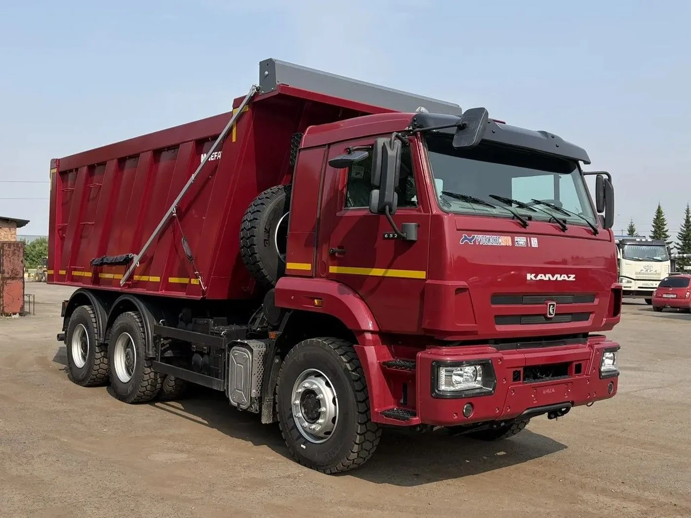🚛 Пять КАМАЗов пополнили автопарк Спецавтохозяйства
