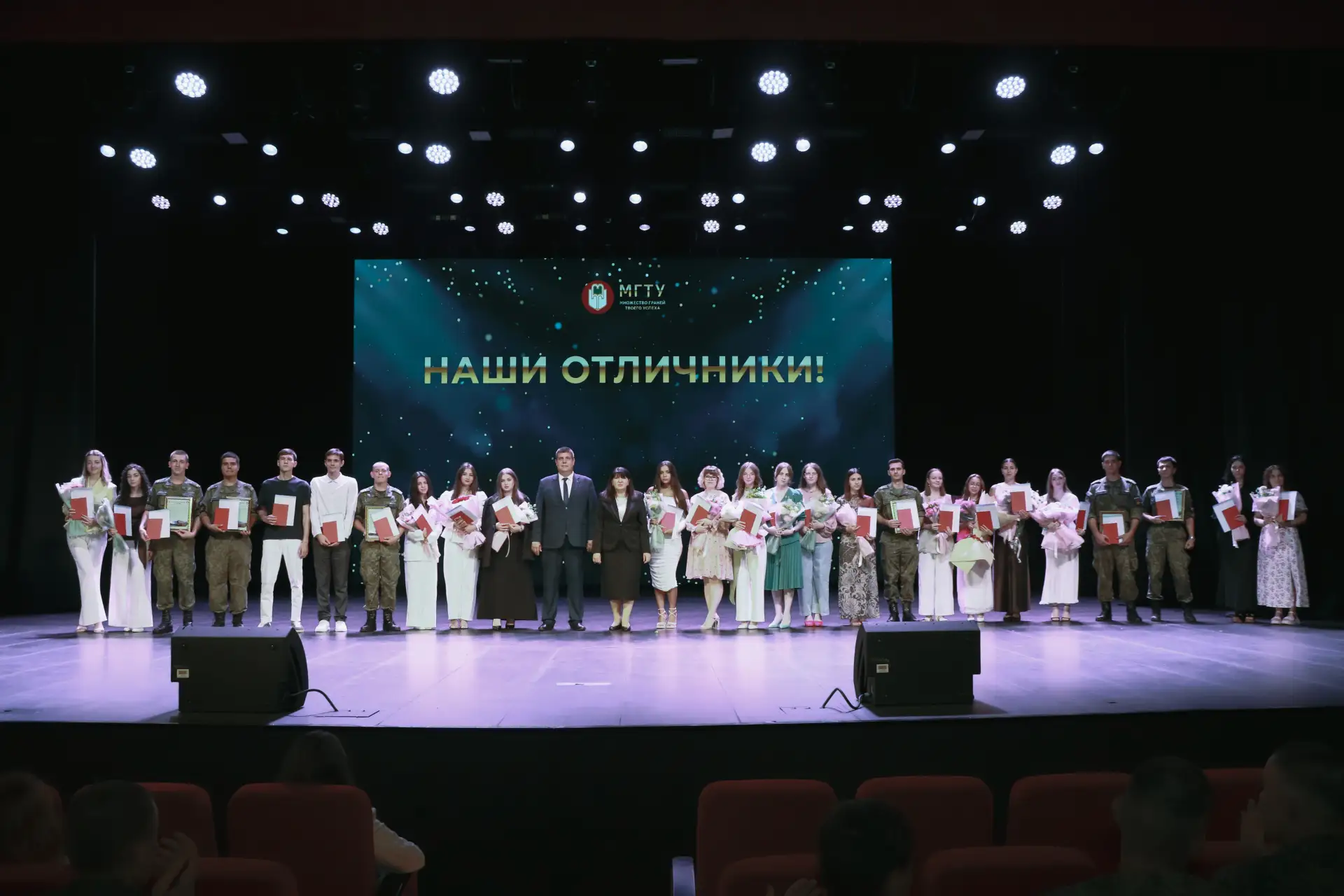 Сегодня состоялась торжественная церемония вручения дипломов выпускникам Майкопского государственног