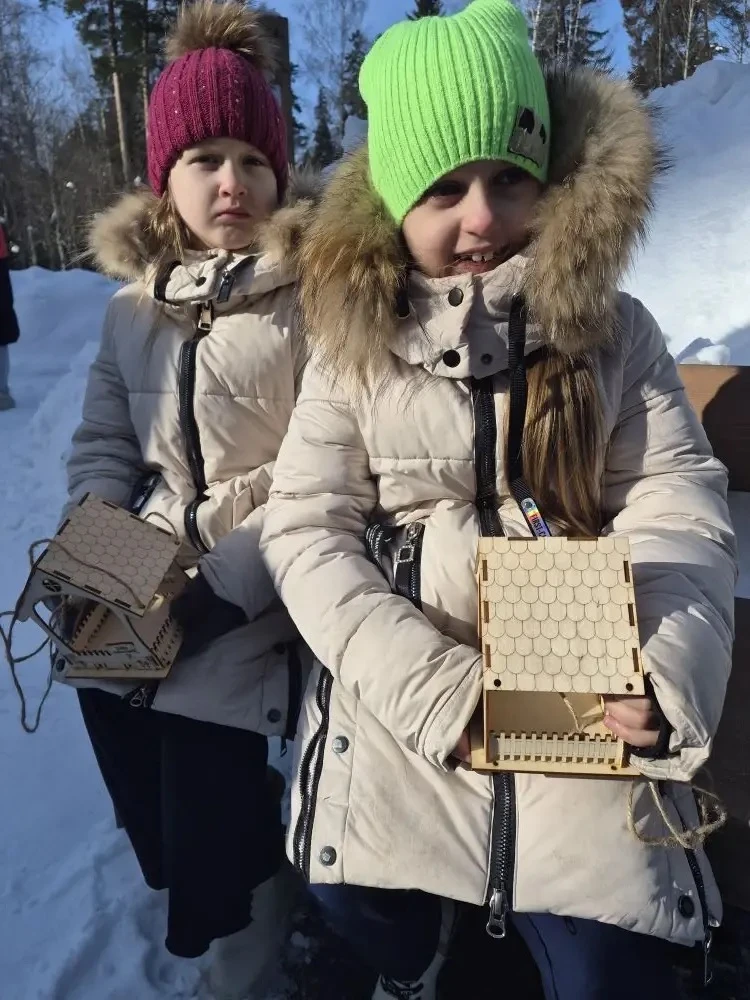 18 февраля ученики Центра образования №1 приняли участие во всероссийской акции "Покорми птиц". Совм