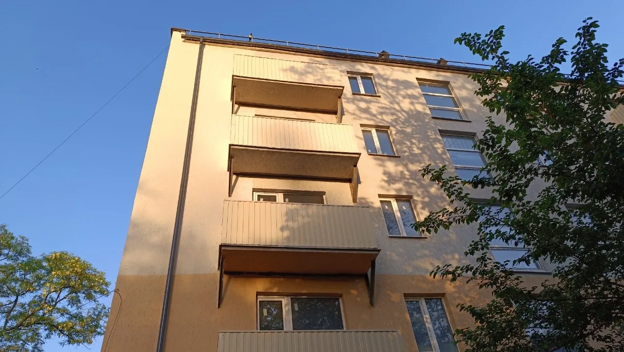 На бульваре Богдана Хмельницкого в Мариуполе близится к завершению восстановление многоквартирного д