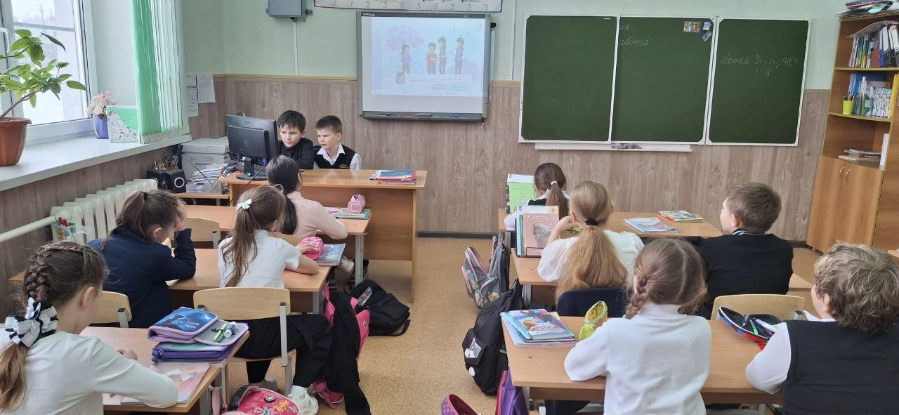 Ученики 2а класса приняли участие во всероссийском образовательном проекте "Урок цифры" в формате ур