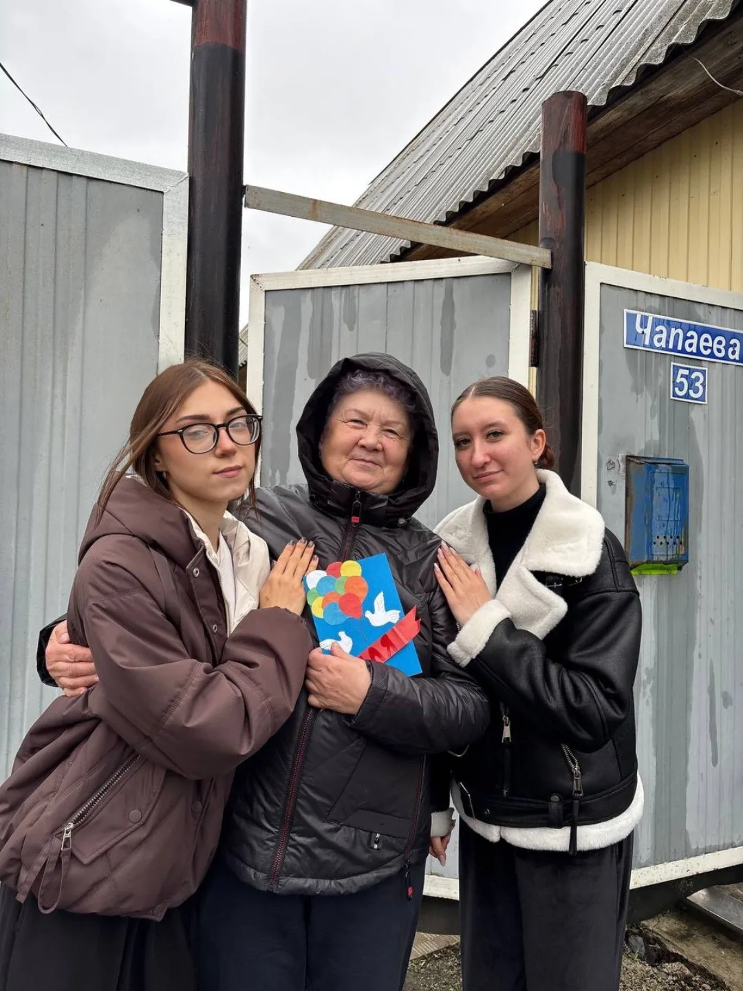 🌷❤️  Накануне Дня Победы волонтёрский отряд "#PROдобро" и учащиеся психолого-педагогического класса,