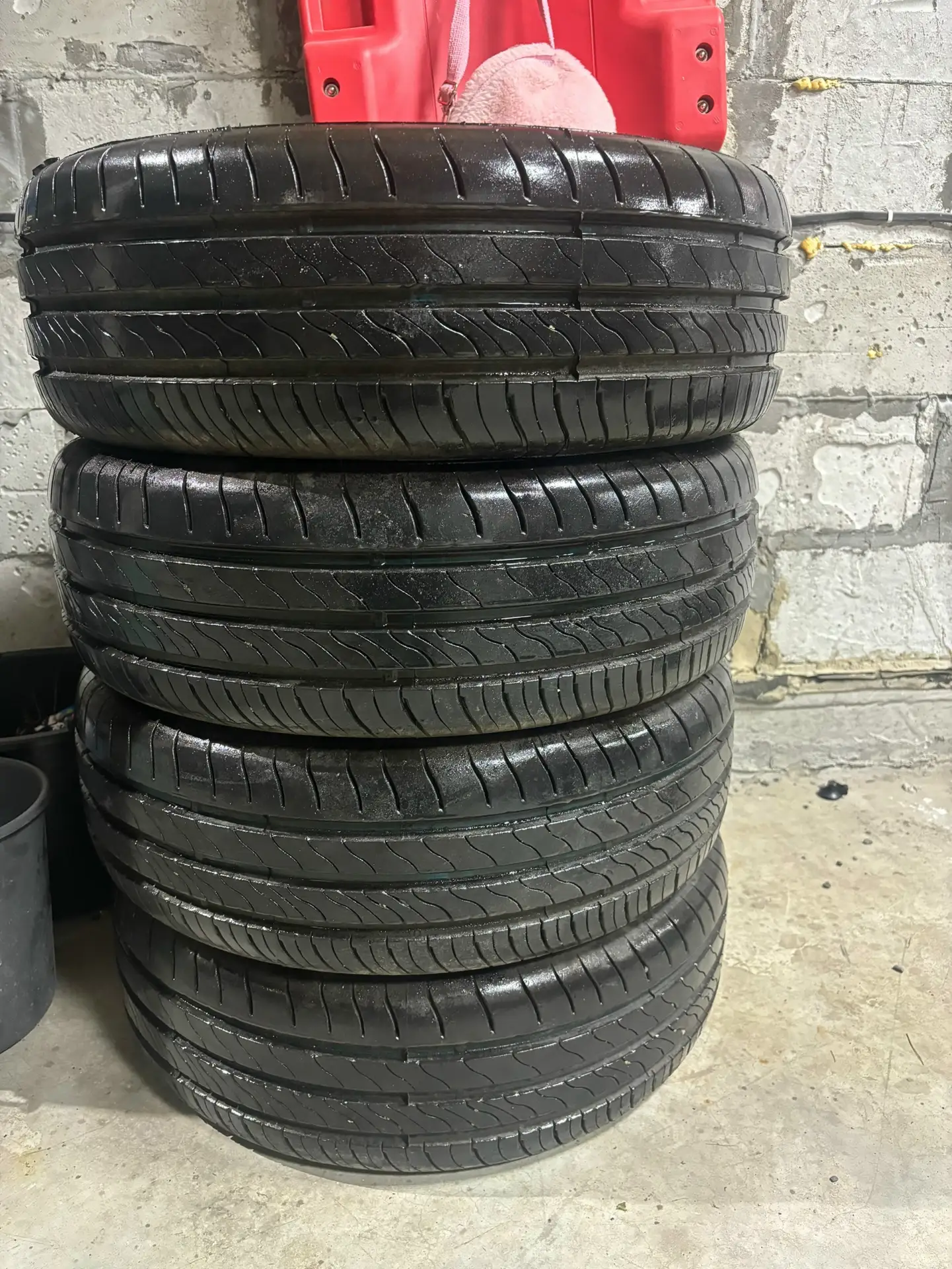 Продам новые шины 185/65/R15.