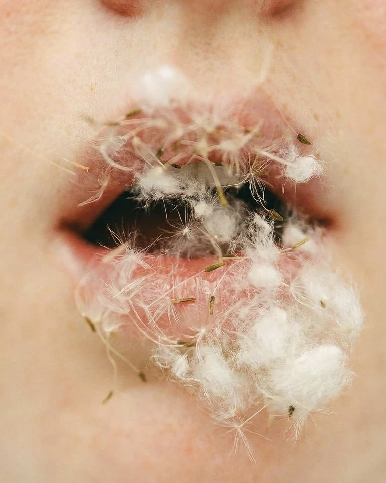 Девочки, которые любят блески для губ, в июне такие:
