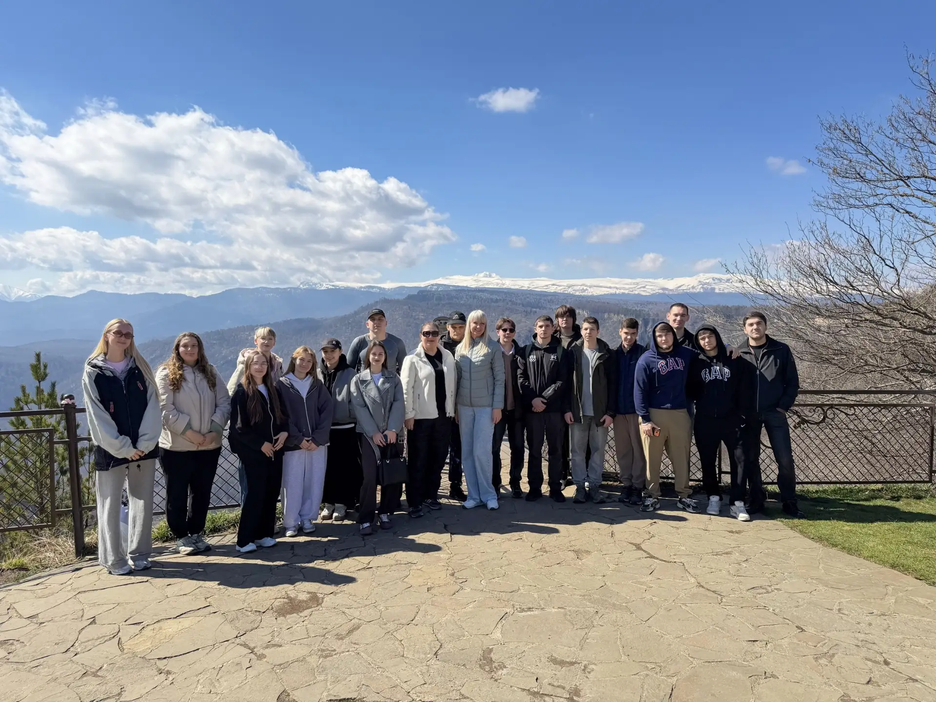 Будущие инженеры — в деле ⛰️ 📐  Студенты направления «Землеустройство и кадастры» вместе с доцентом 