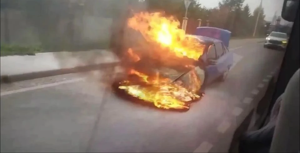 🔥 Под Казанью на ходу загорелась легковушка
