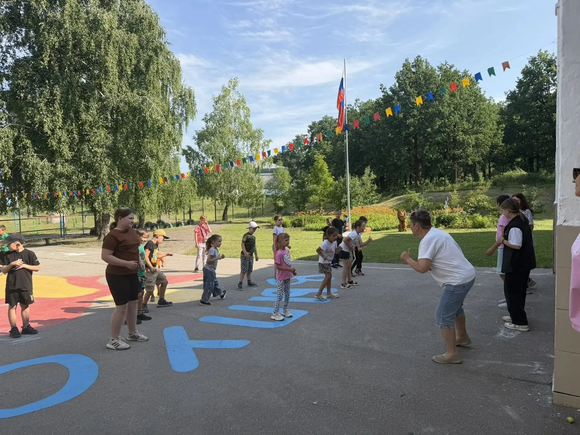 🎉 В лагере «Волшебная палитра лета» жизнь кипит и радует яркими красками! 🌈
Сегодня у ребят был по
