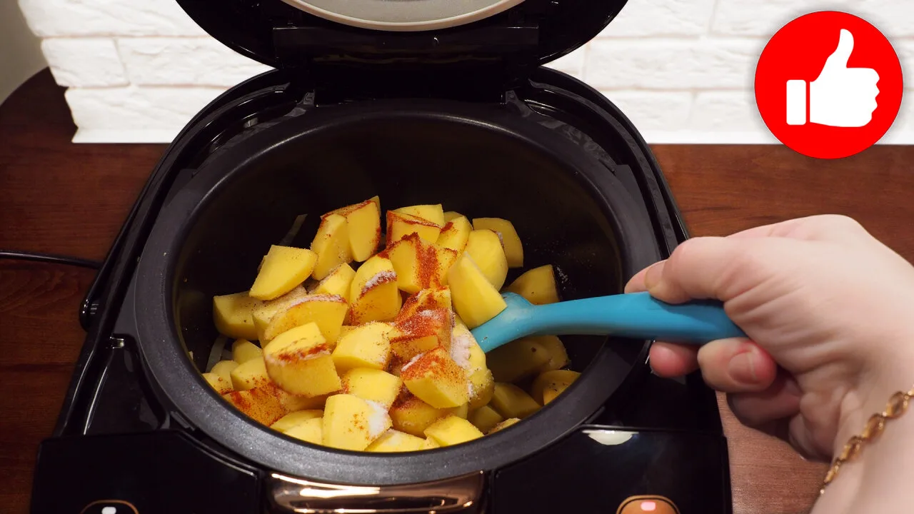 Картофель с мясом и грибами в мультиварке