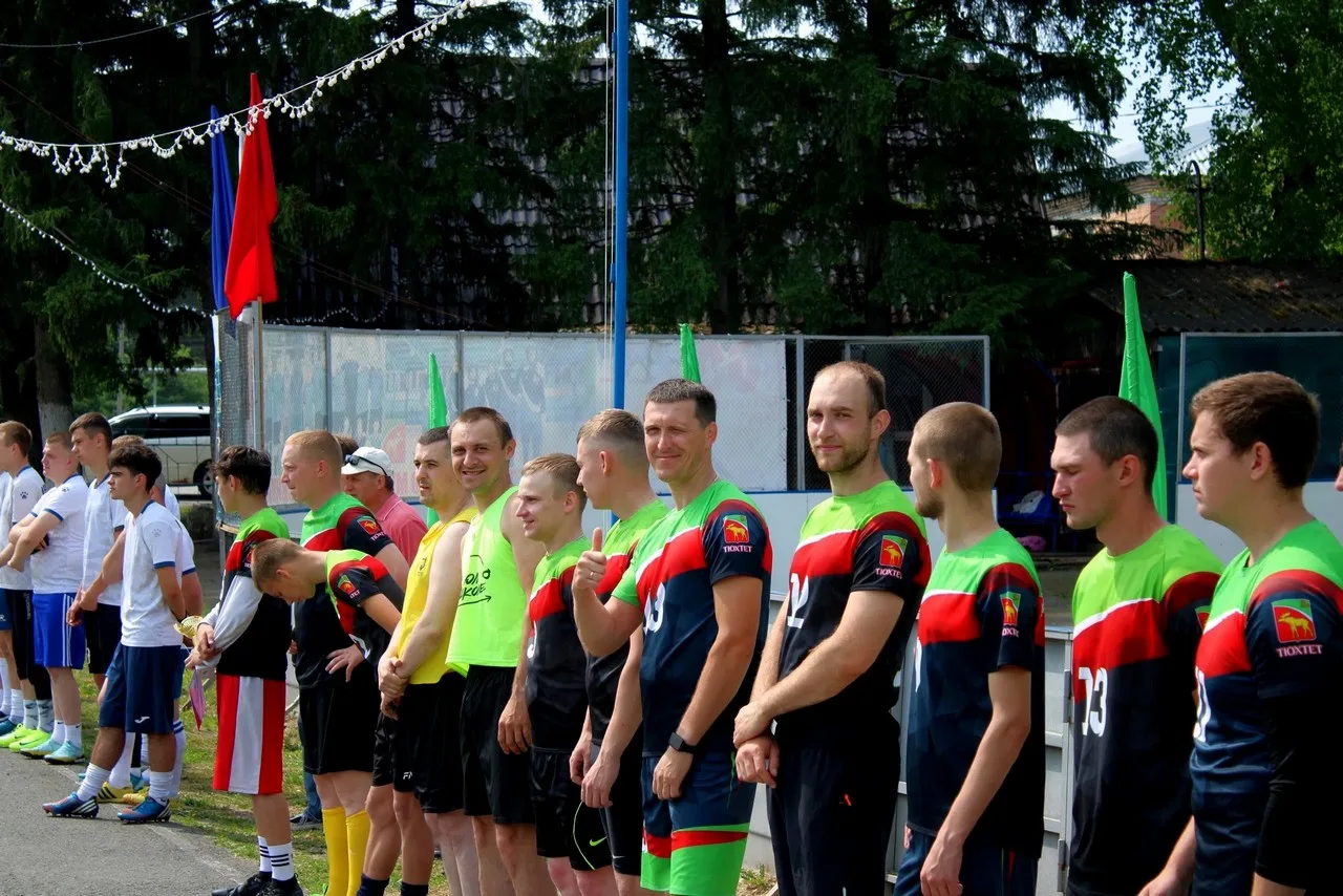 🇷🇺 13 июня в селе Тюхтет состоялся товарищеский футбольный матч, приуроченный ко Дню России. С при